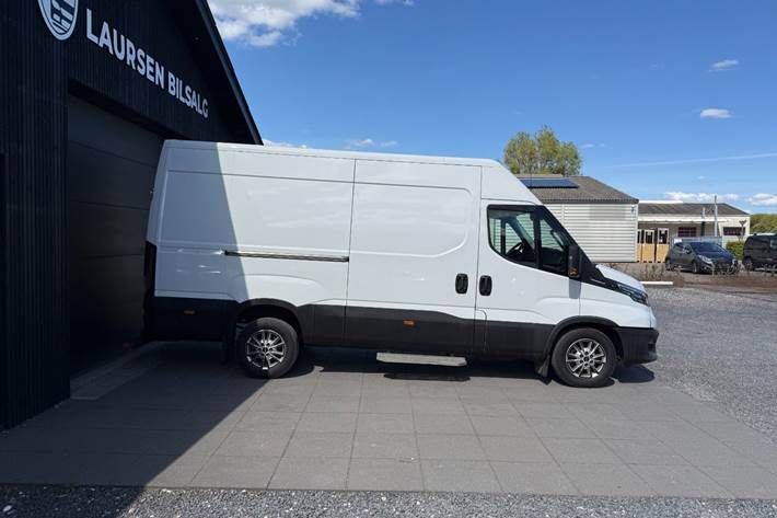 Hvid Iveco Daily fra 2022