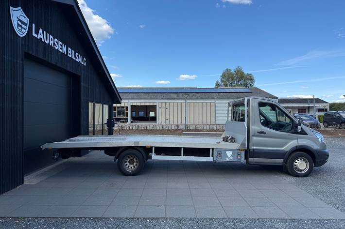 Orange Ford Transit 470 L5 Chassis fra 2018