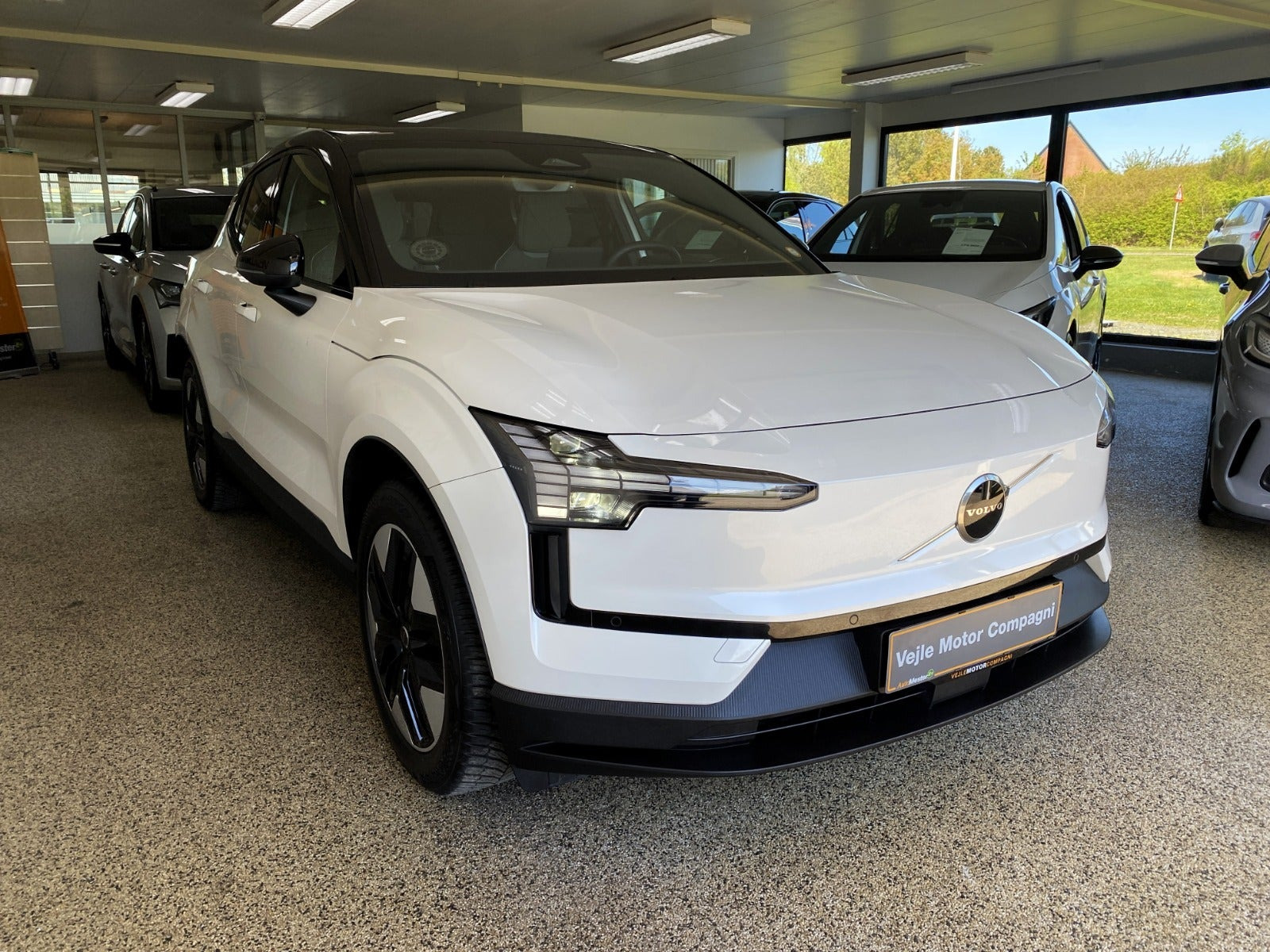Hvid Volvo EX30 fra 2025