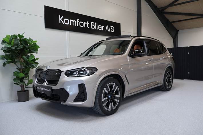Orange BMW iX3 fra 2023