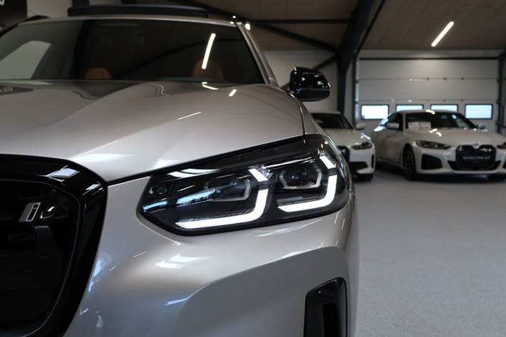 Orange BMW iX3 fra 2023