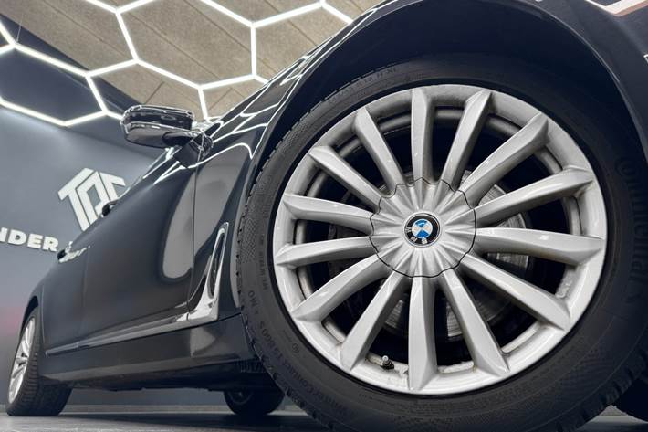 Sort BMW 730d fra 2018
