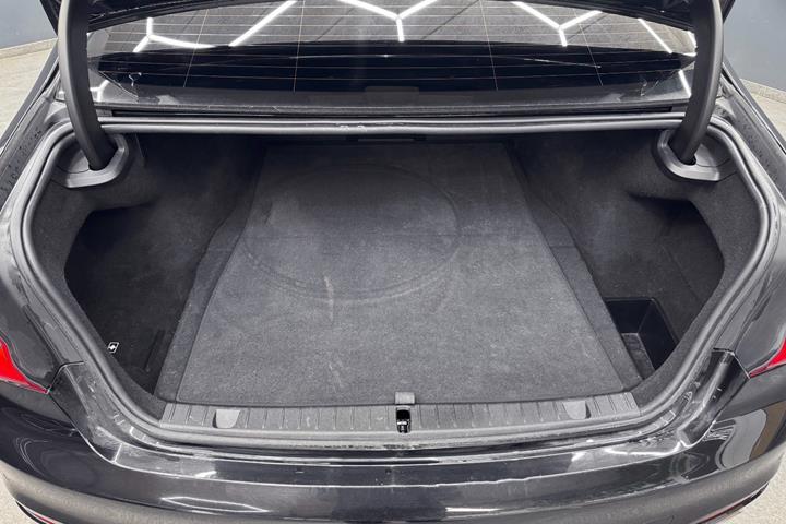 Sort BMW 730d fra 2018