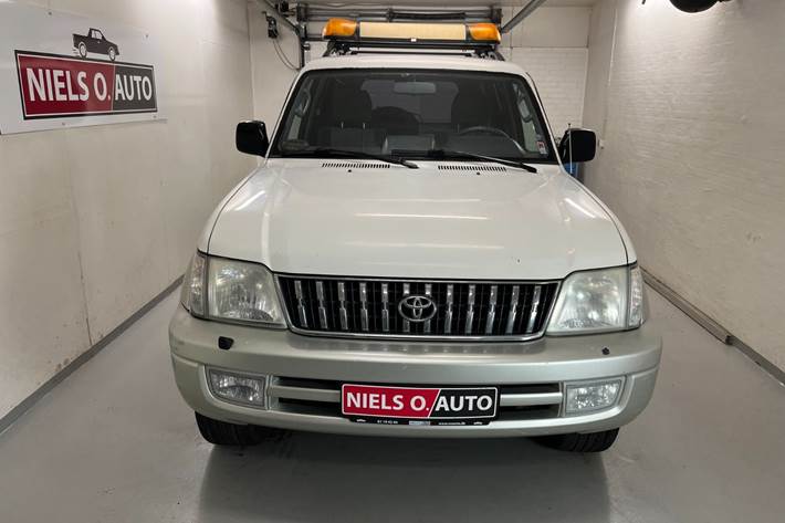 Hvid Toyota Land Cruiser fra 2001
