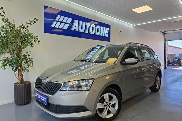 Beige Skoda Fabia fra 2019 set udefra