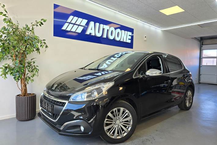 Sort Peugeot 208 fra 2018