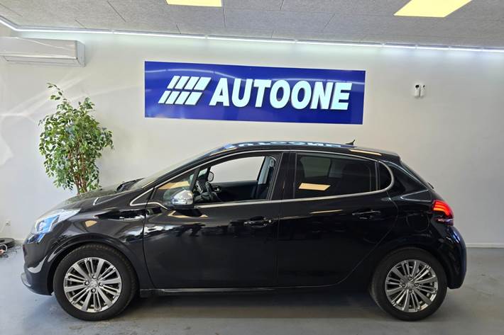 Sort Peugeot 208 fra 2018