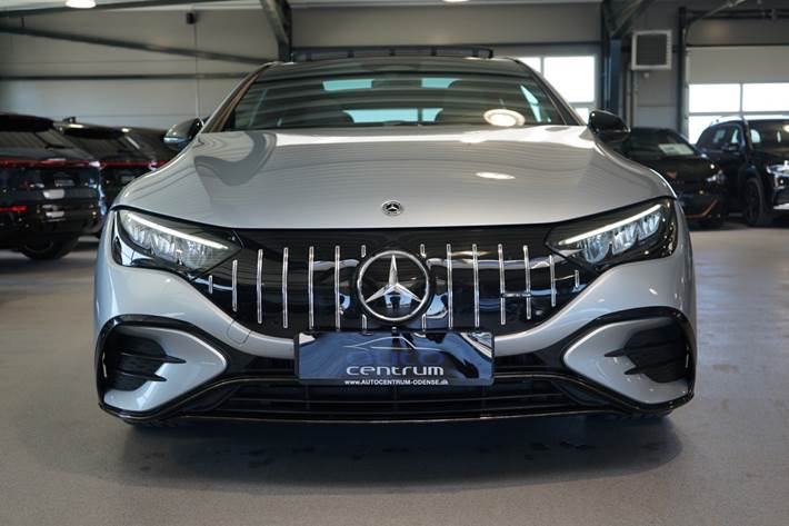 Sølv Mercedes EQE350 fra 2023