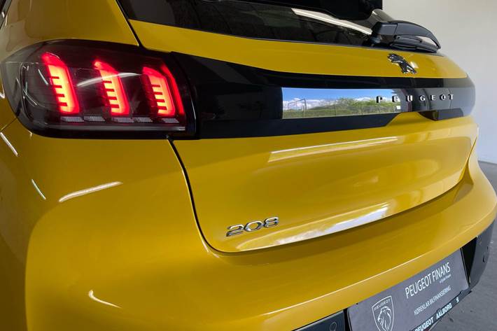 Gul Peugeot 208 fra 2021