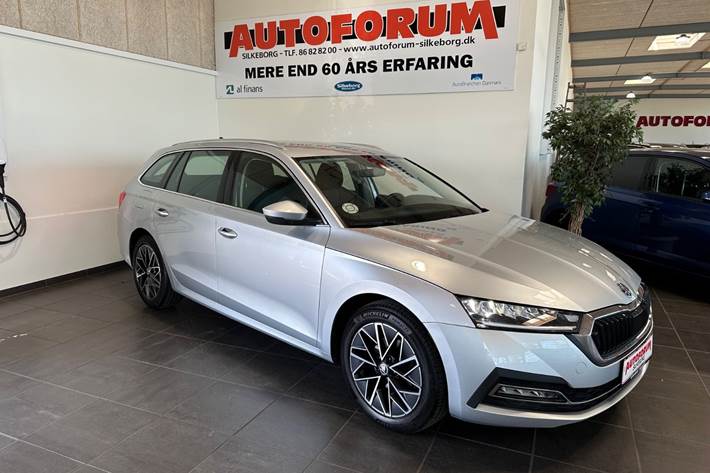 Grå Skoda Octavia fra 2021