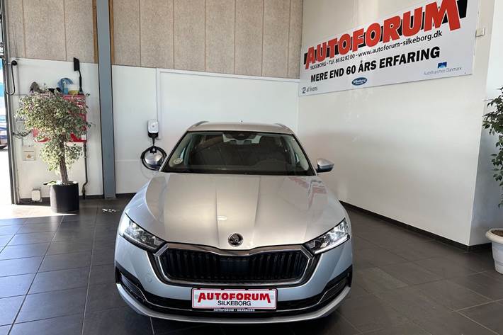 Grå Skoda Octavia fra 2021