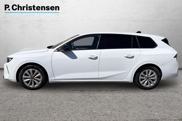 Hvid Opel Astra fra 2024