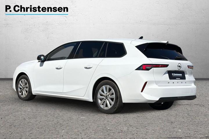 Hvid Opel Astra fra 2024
