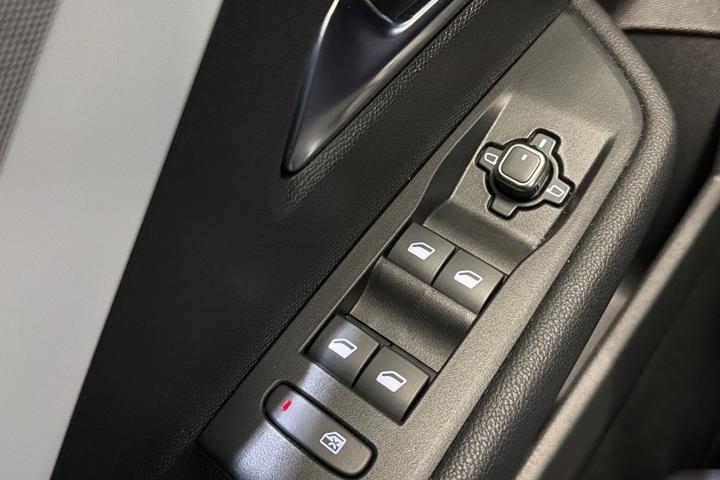 Hvid Opel Astra fra 2024