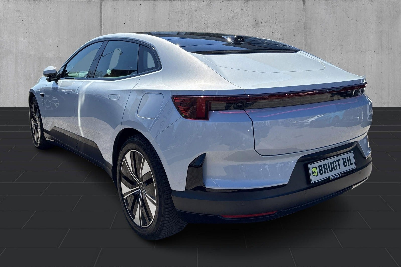 Sølv Polestar 4 fra 2024