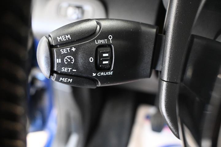 Blå Peugeot Rifter fra 2019