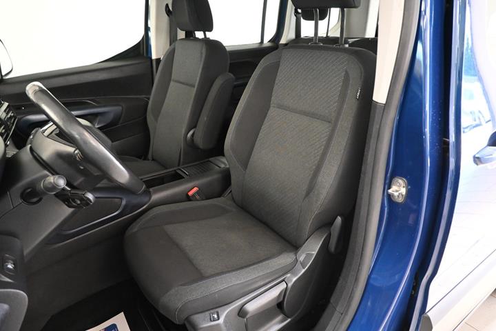 Blå Peugeot Rifter fra 2019