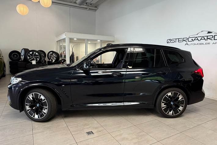 Sort BMW iX3 fra 2024