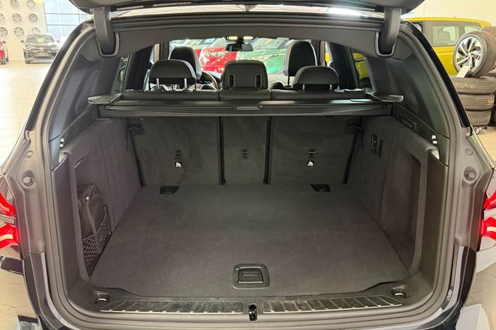 Sort BMW iX3 fra 2024