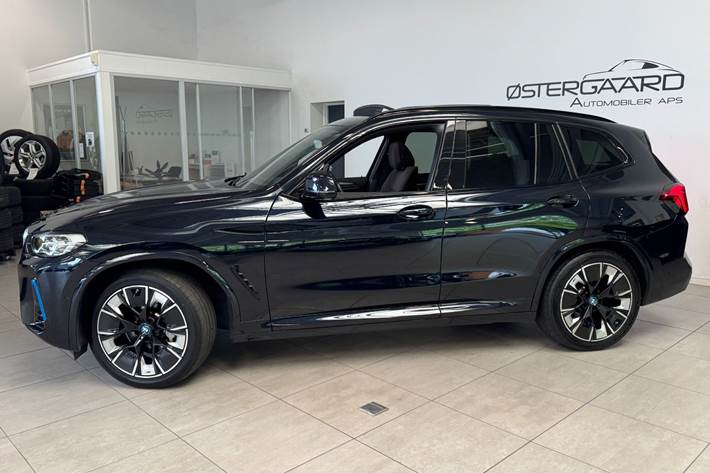 Sort BMW iX3 fra 2023