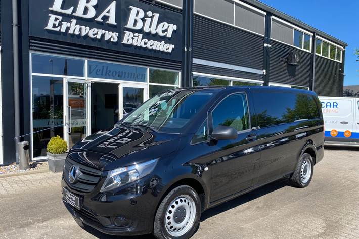 Sort Mercedes Vito 114 fra 2022