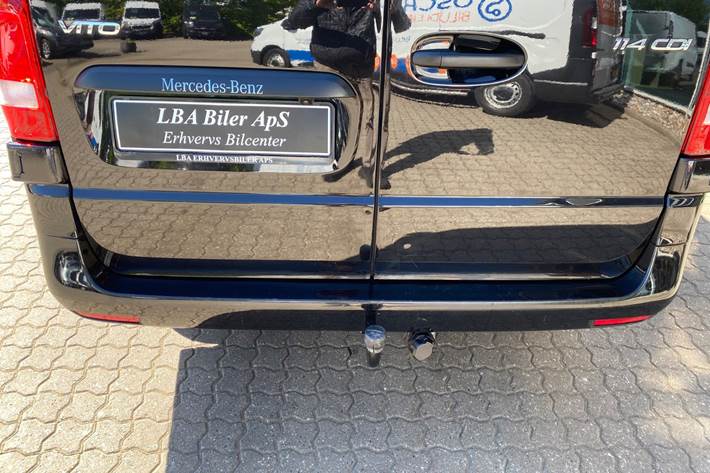 Sort Mercedes Vito 114 fra 2022