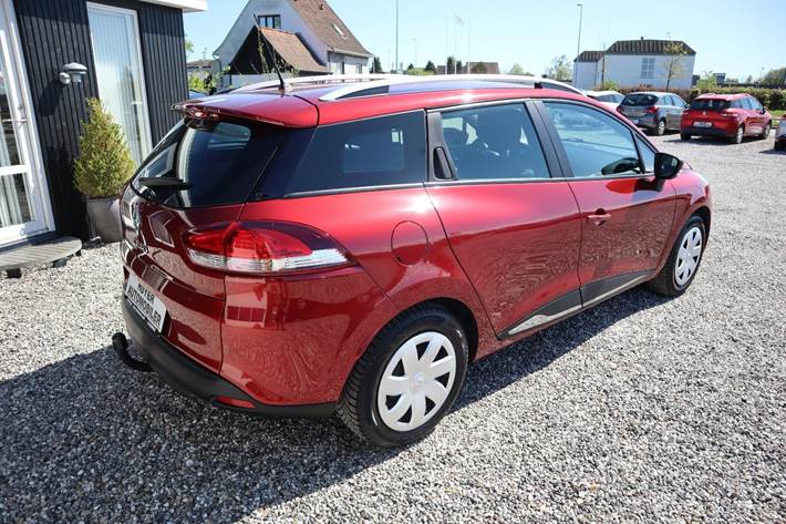 Rød Renault Clio IV fra 2019