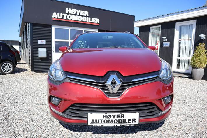 Rød Renault Clio IV fra 2019