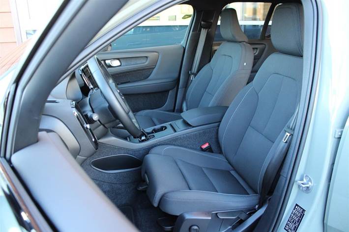 Grøn Volvo EX40 fra 2025