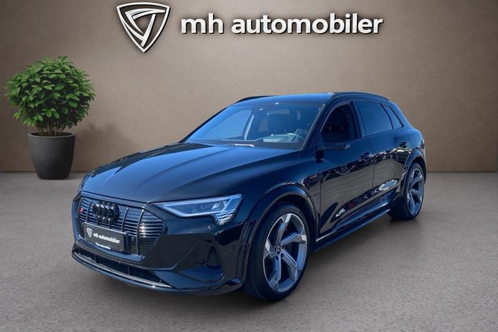 Sort Audi e-tron S fra 2023 set udefra