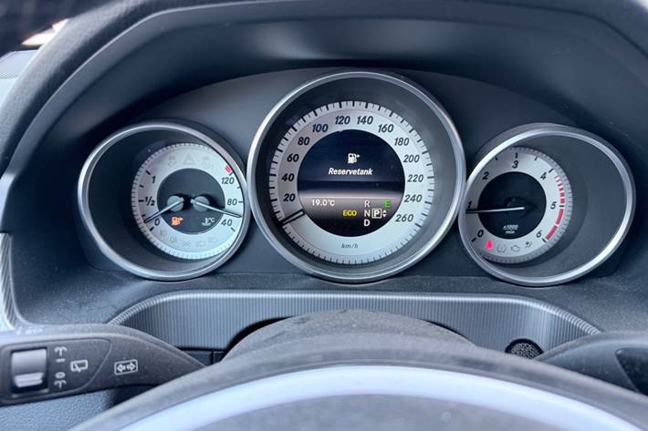Hvid Mercedes E220 fra 2013