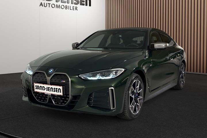Grøn BMW i4 fra 2024 set udefra