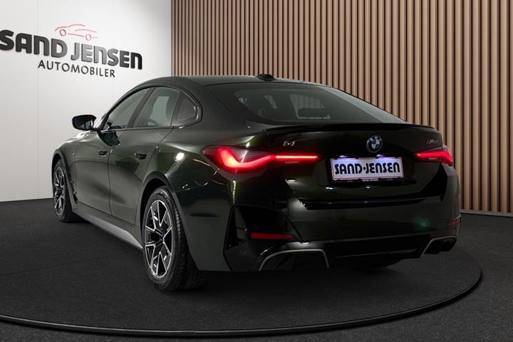 Grøn BMW i4 fra 2024