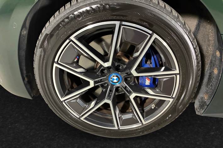 Grøn BMW i4 fra 2024
