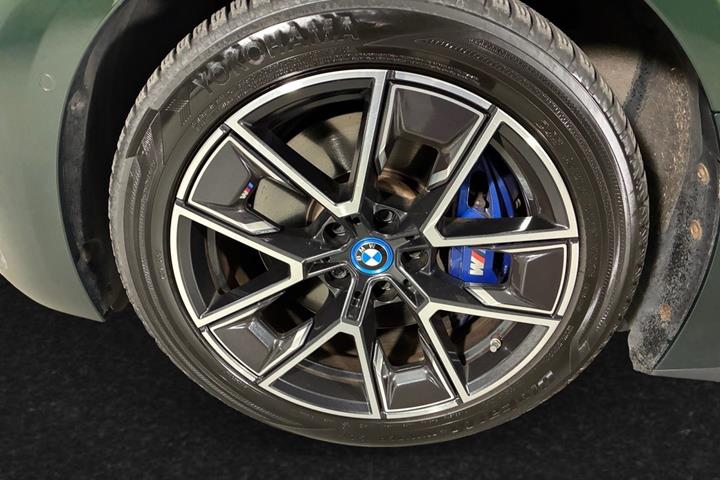 Grøn BMW i4 fra 2024