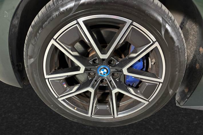 Grøn BMW i4 fra 2024