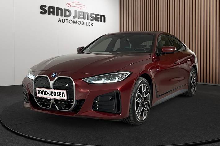 Rød BMW i4 fra 2023