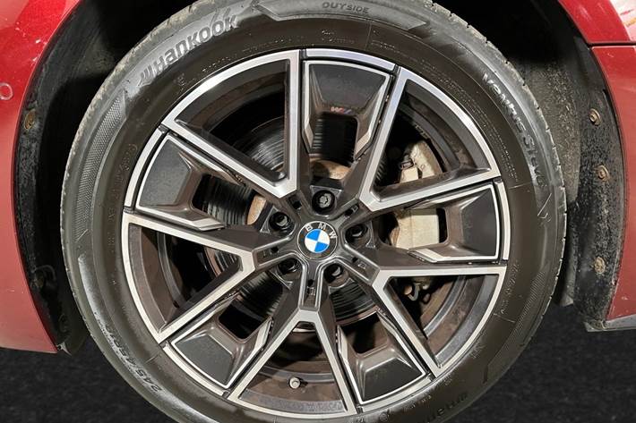 Rød BMW i4 fra 2023