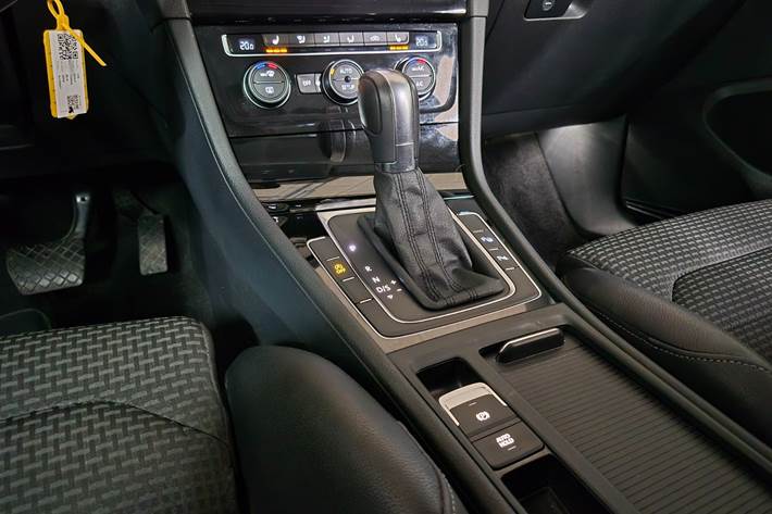 Blå VW Golf VII fra 2014