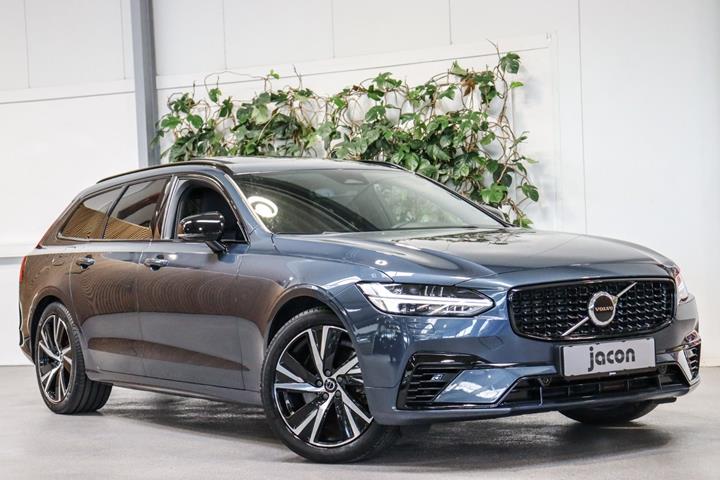 Blå Volvo V90 fra 2023 set udefra
