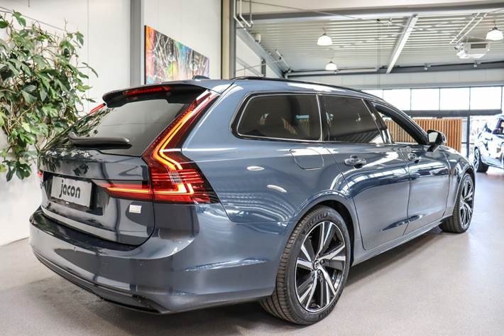 Blå Volvo V90 fra 2023