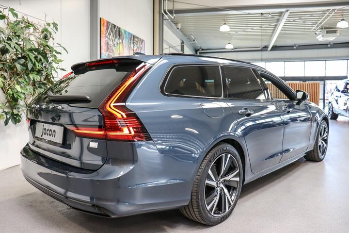 Blå Volvo V90 fra 2023