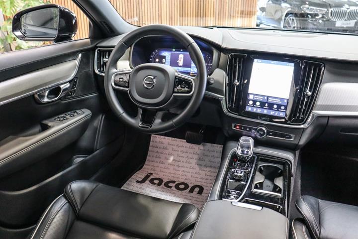 Blå Volvo V90 fra 2023