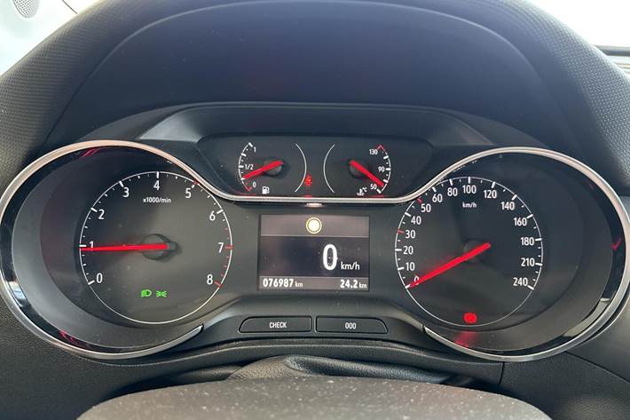 Hvid Opel Crossland fra 2021