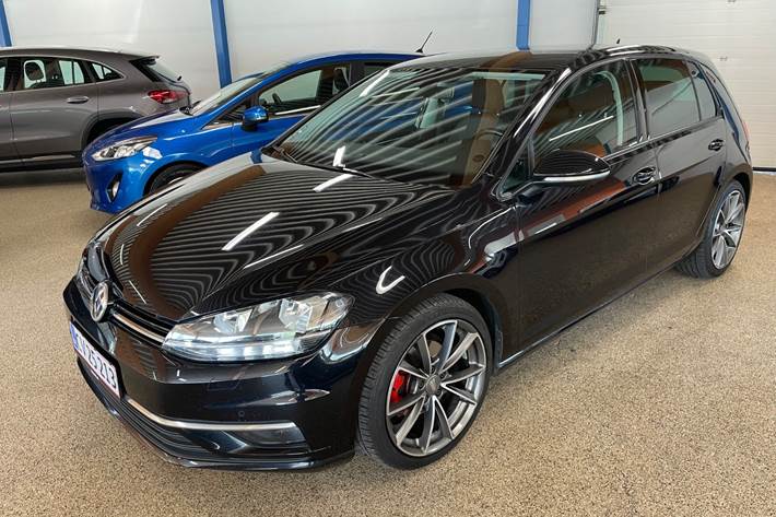 Sort VW Golf VII fra 2019 set udefra