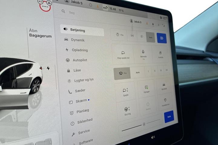 Hvid Tesla Model Y fra 2024