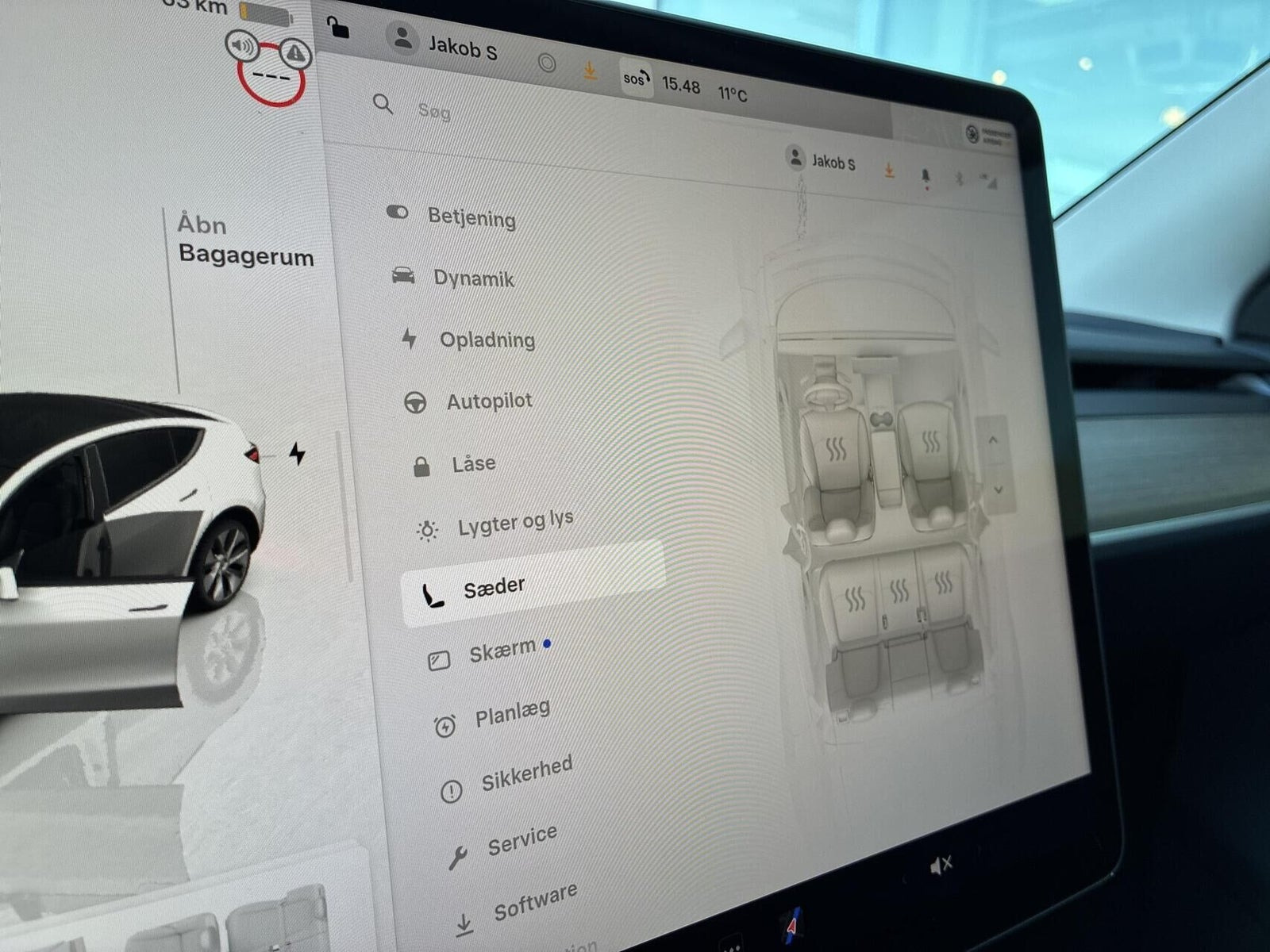 Hvid Tesla Model Y fra 2024