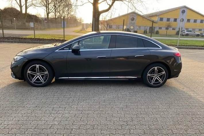 Grå Mercedes EQE 350 fra 2023