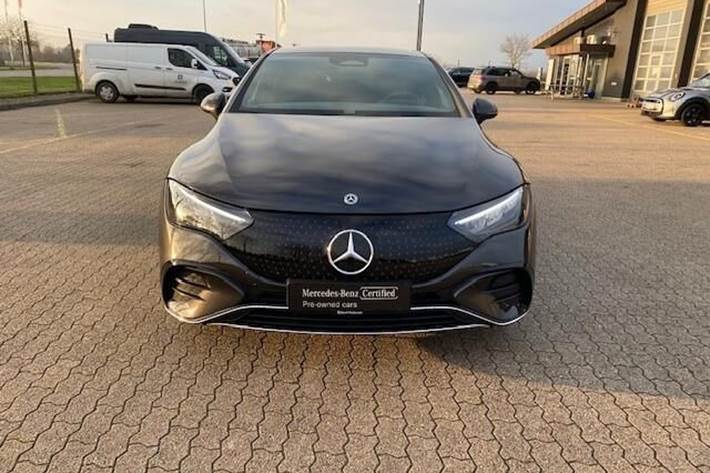 Grå Mercedes EQE 350 fra 2023