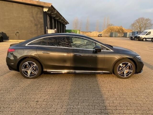 Grå Mercedes EQE 350 fra 2023